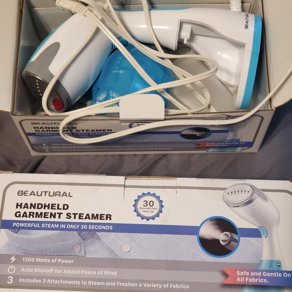 NEW Handheld Clothing Steamer